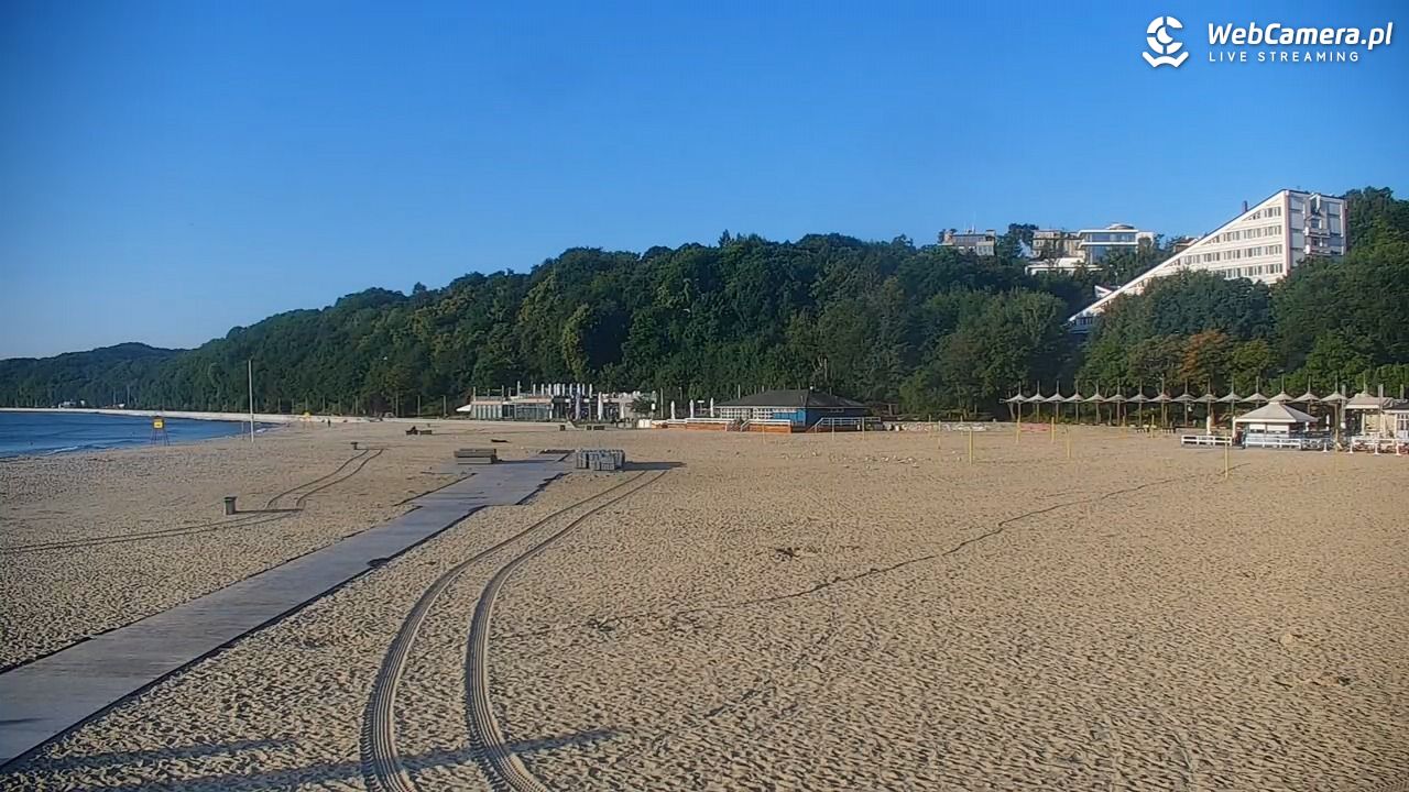 GDYNIA - widok na plażę i marinę - 14 lipiec 2026, 06:09