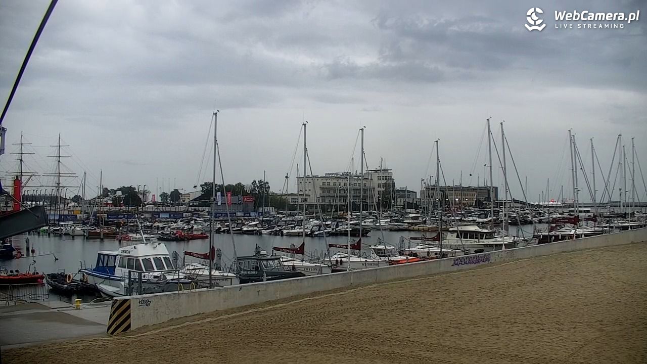 GDYNIA - widok na plażę i marinę - 29 sierpień 2026, 06:40