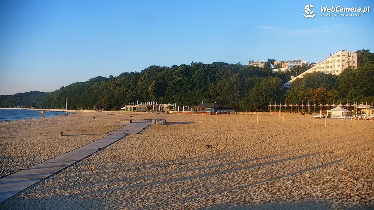GDYNIA - widok na plażę i marinę - 14 lipiec 2026, 05:20
