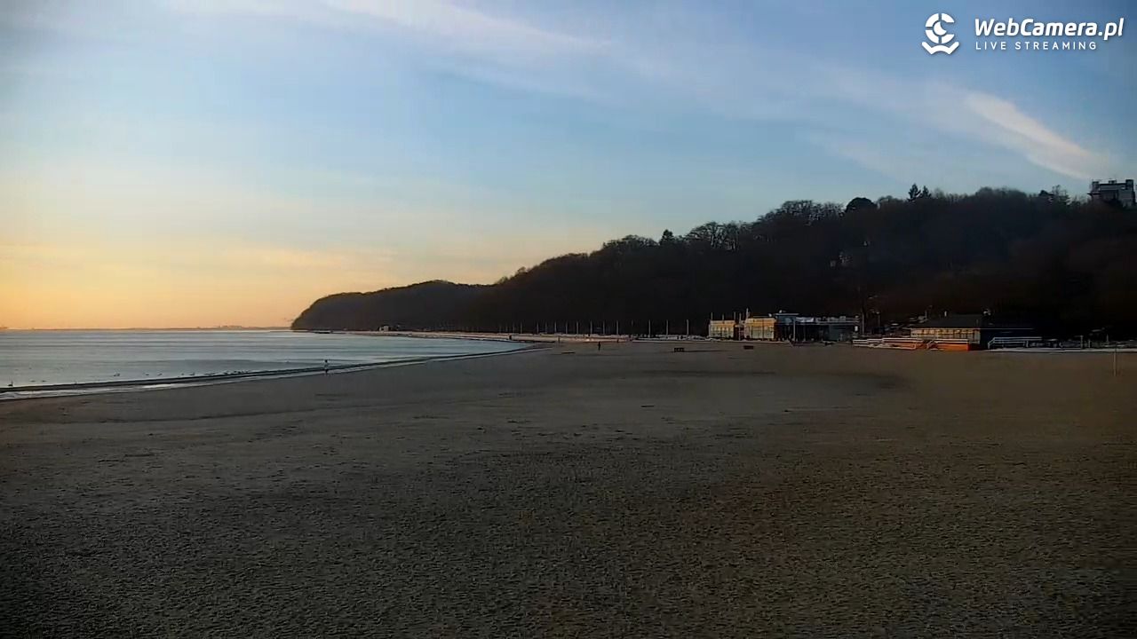 GDYNIA - widok na plażę i marinę - 01 marzec 2026, 07:03