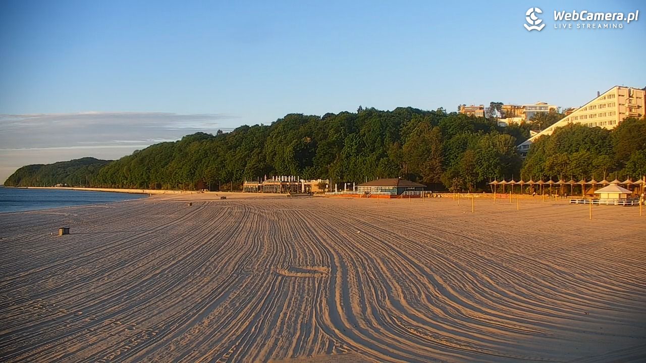 GDYNIA - widok na plażę i marinę - 27 maj 2026, 04:56