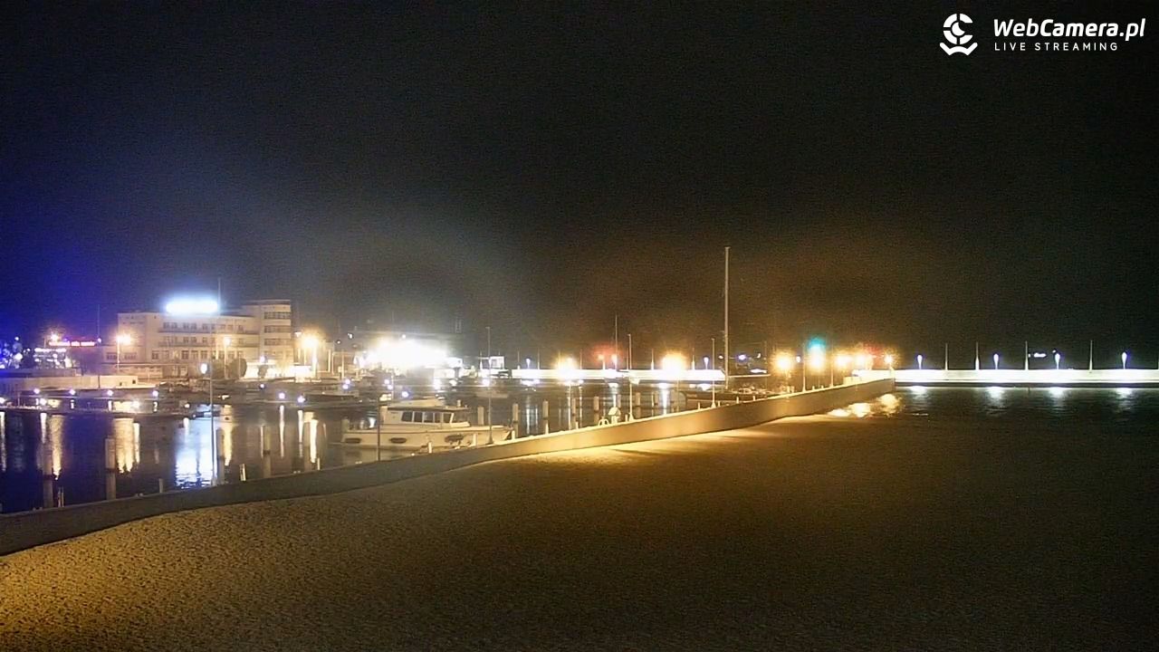 GDYNIA - widok na plażę i marinę - 25 listopad 2025, 00:02