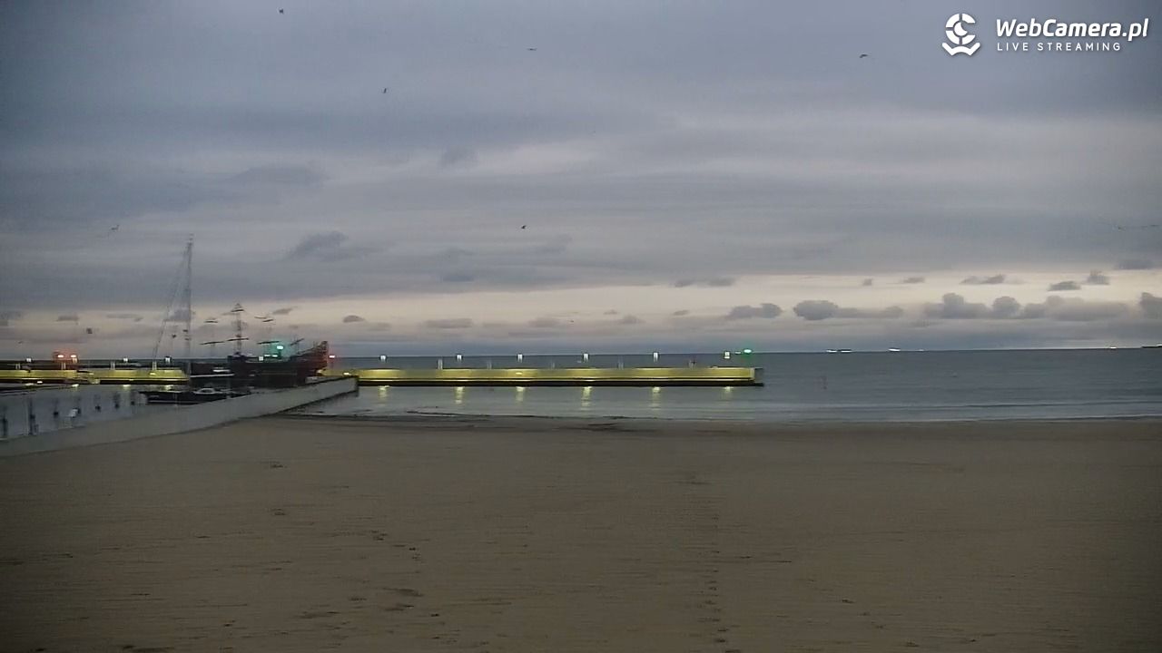 GDYNIA - widok na plażę i marinę - 27 listopad 2025, 07:08