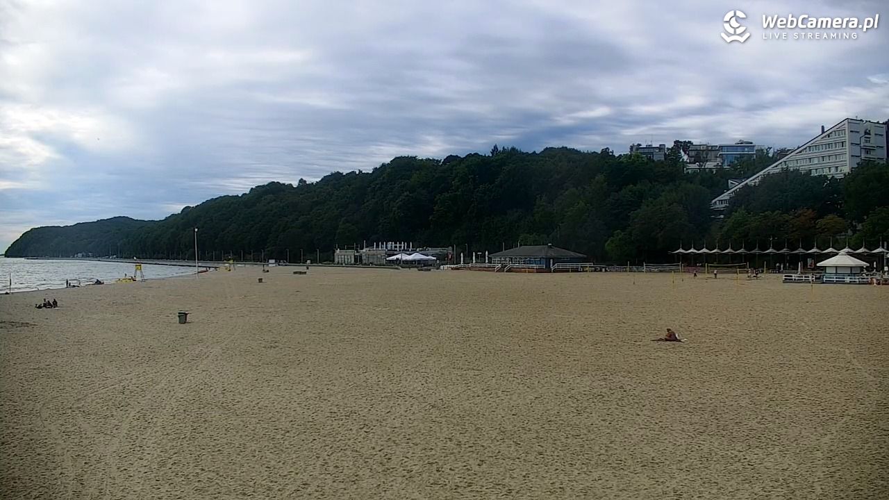 GDYNIA - widok na plażę i marinę - 30 sierpień 2026, 09:50
