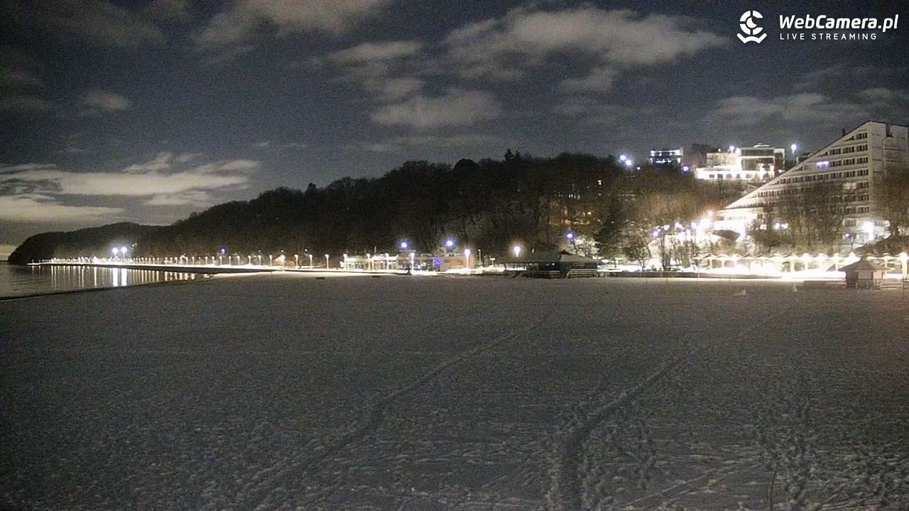 GDYNIA - widok na plażę i marinę - 15 styczeń 2026, 05:19