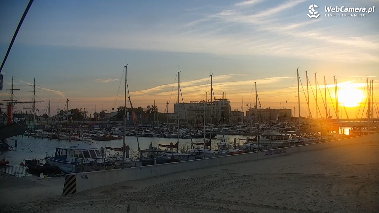 GDYNIA - widok na plażę i marinę - 28 sierpień 2026, 06:10