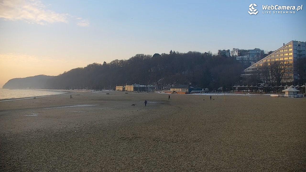 GDYNIA - widok na plażę i marinę - 28 luty 2026, 07:38