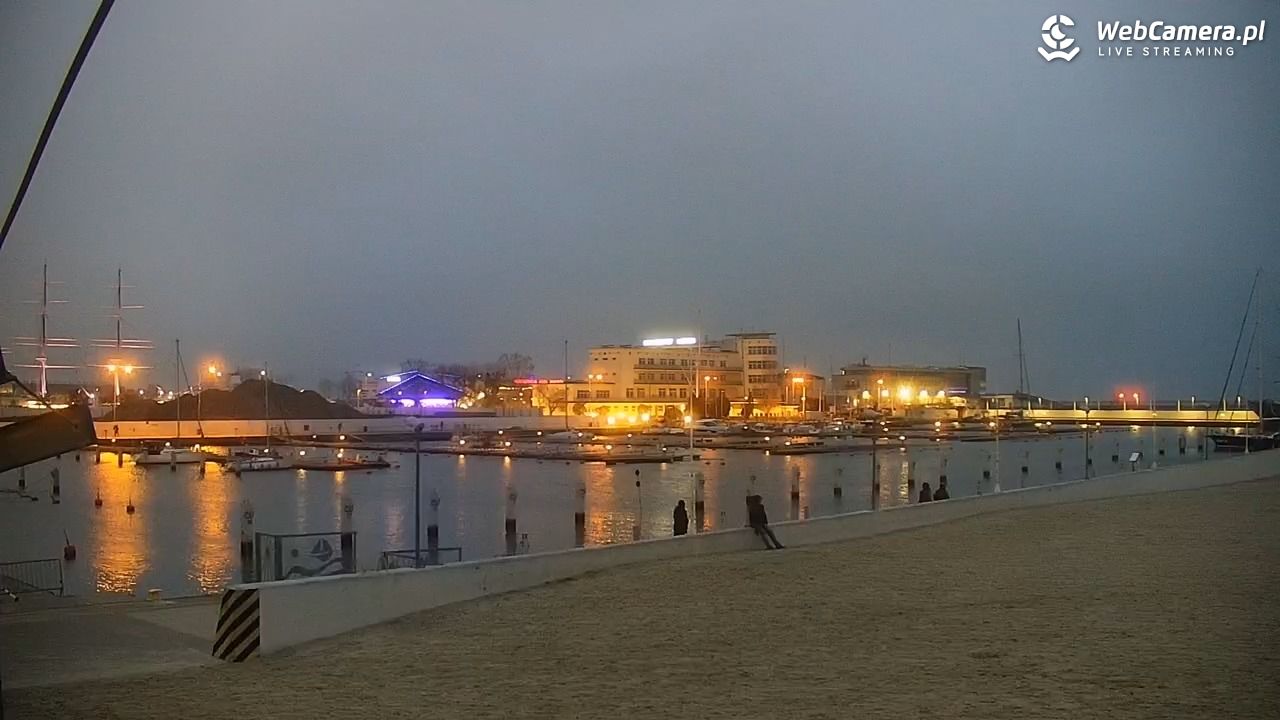 GDYNIA - widok na plażę i marinę - 30 listopad 2025, 15:56