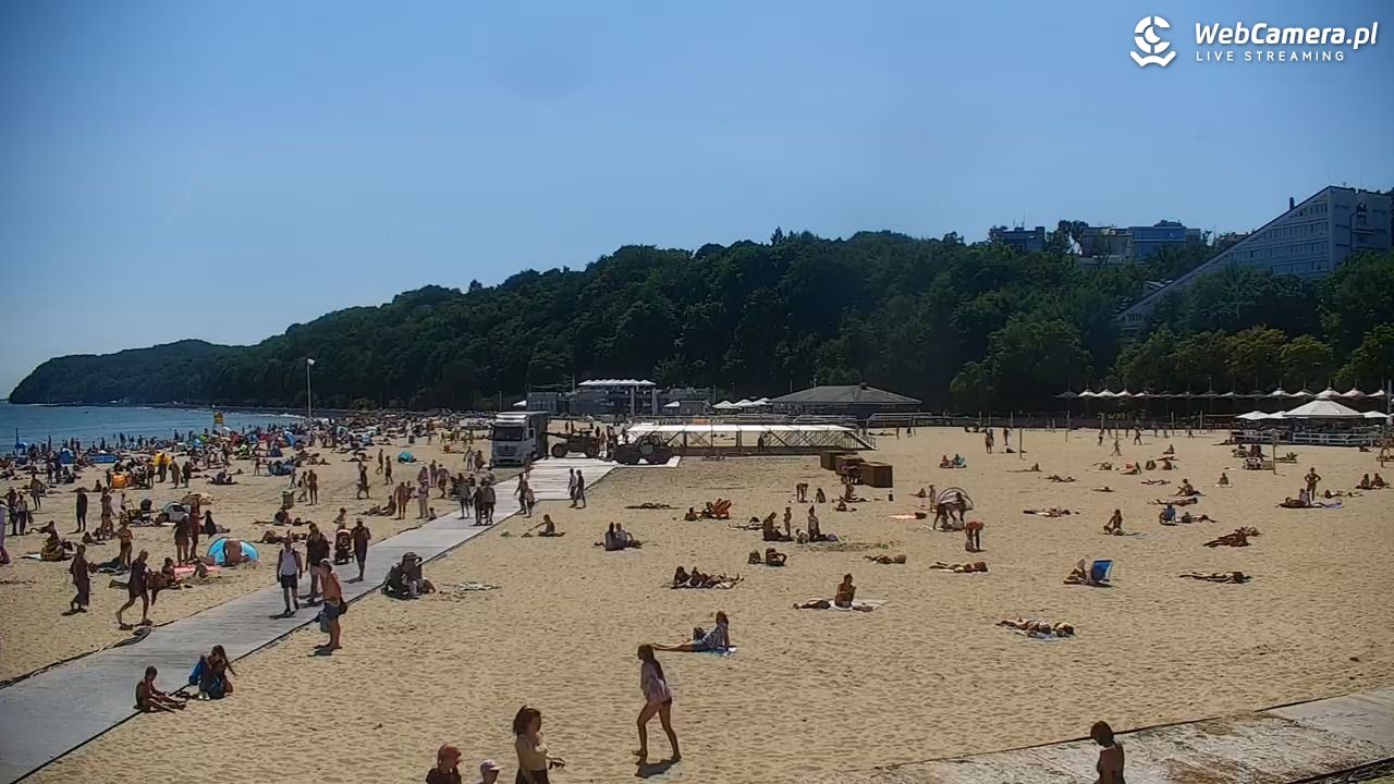 GDYNIA - widok na plażę i marinę - 14 lipiec 2026, 13:09