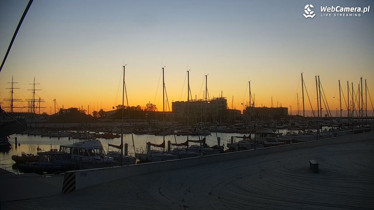 GDYNIA - widok na plażę i marinę - 27 maj 2026, 04:22