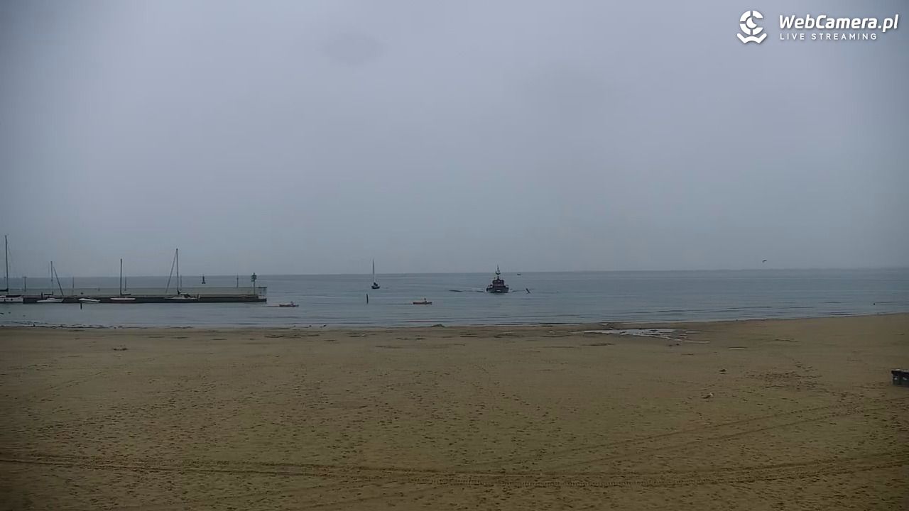 GDYNIA - widok na plażę i marinę - 29 sierpień 2026, 09:27
