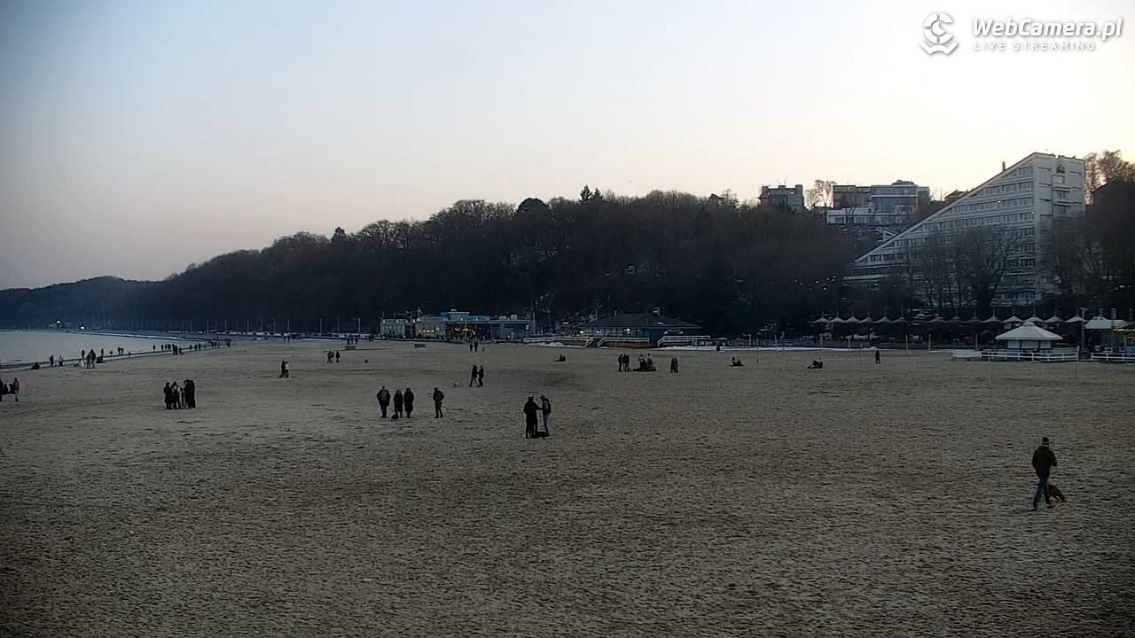 GDYNIA - widok na plażę i marinę - 28 luty 2026, 17:22