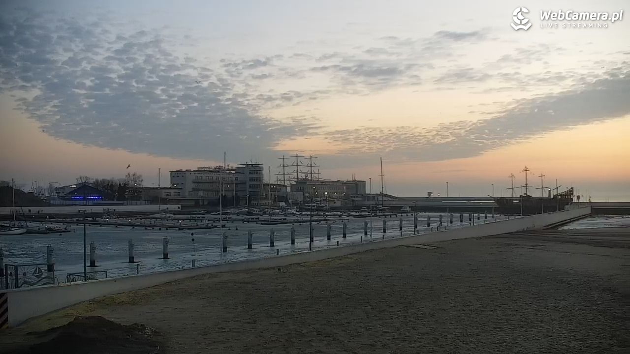 GDYNIA - widok na plażę i marinę - 28 luty 2026, 06:27