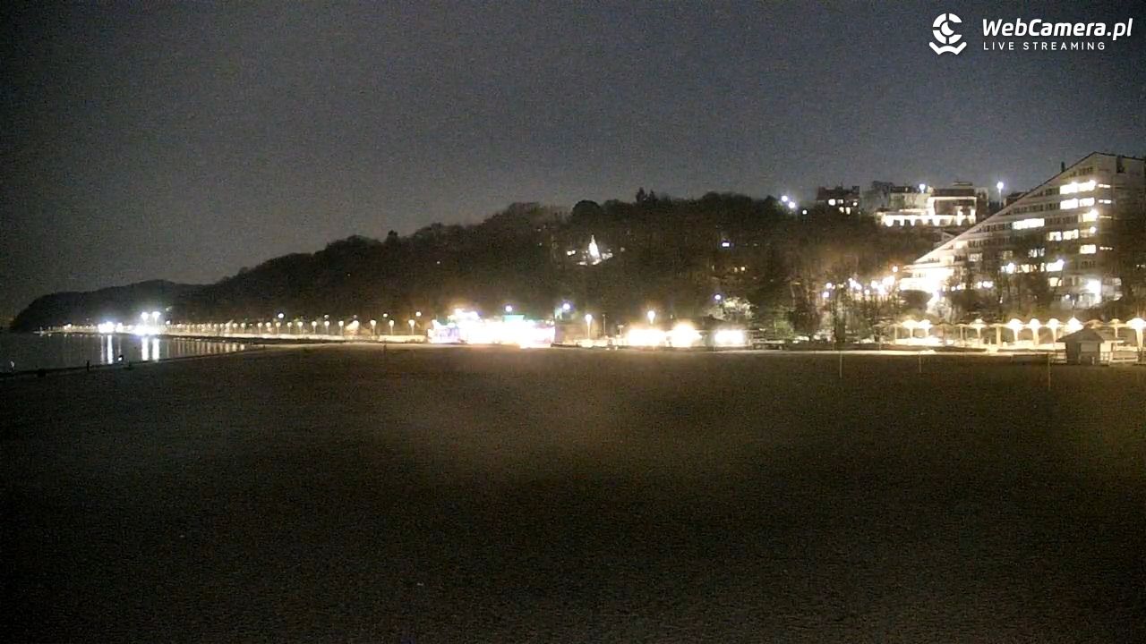 GDYNIA - widok na plażę i marinę - 28 luty 2026, 20:39