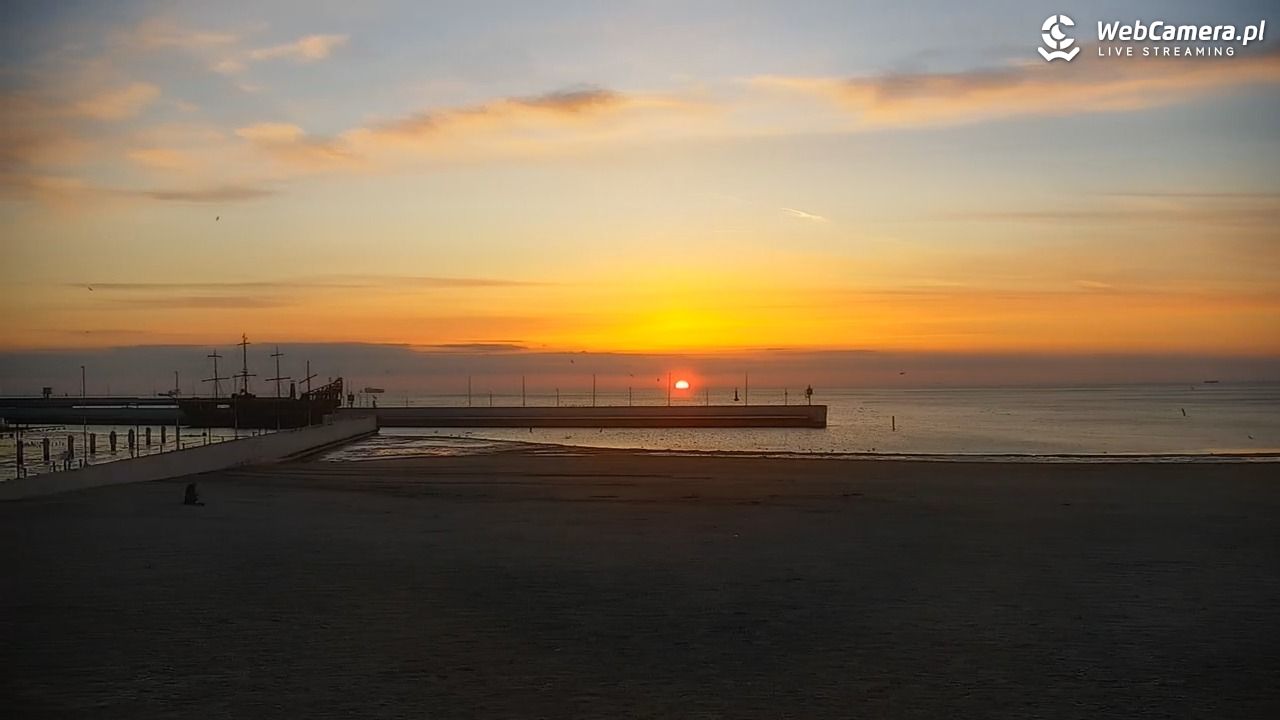 GDYNIA - widok na plażę i marinę - 01 marzec 2026, 06:38