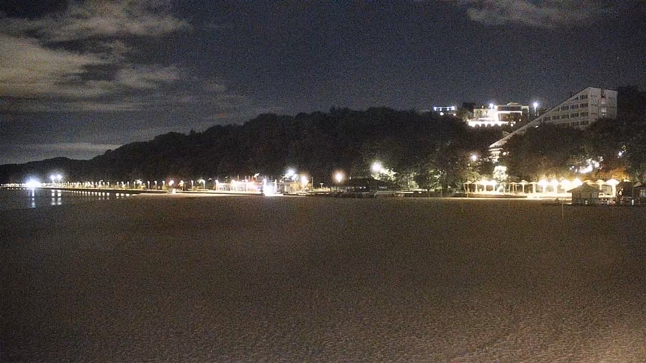GDYNIA - widok na plażę i marinę - 12 październik 2026, 00:39