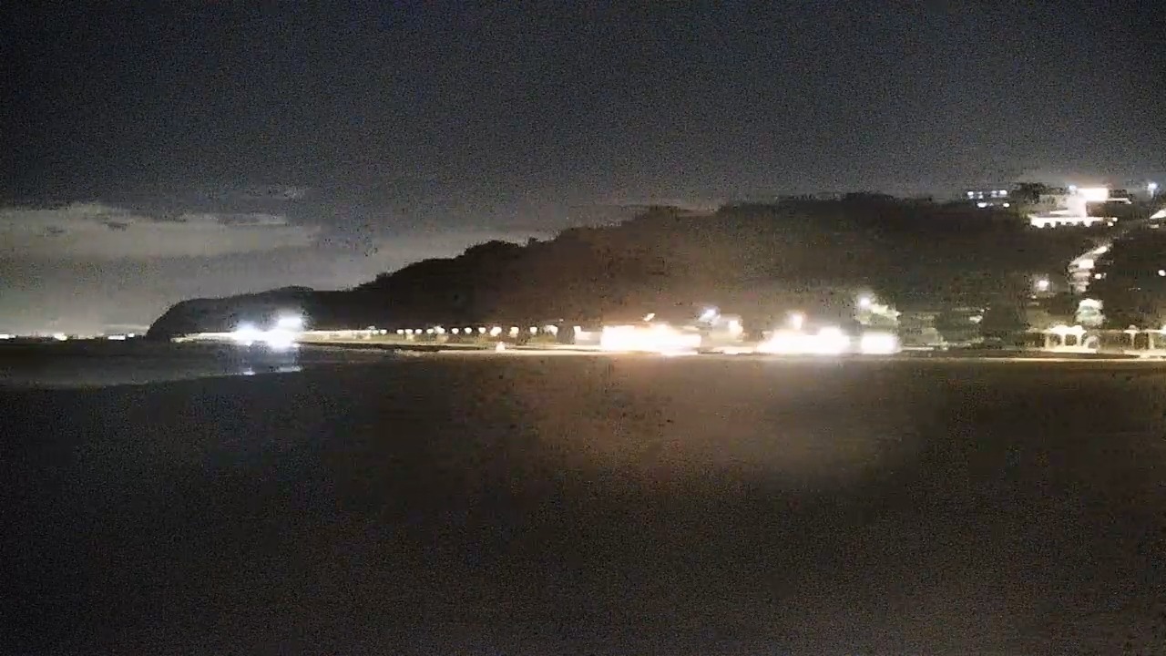 GDYNIA - widok na plażę i marinę - 14 październik 2026, 19:04