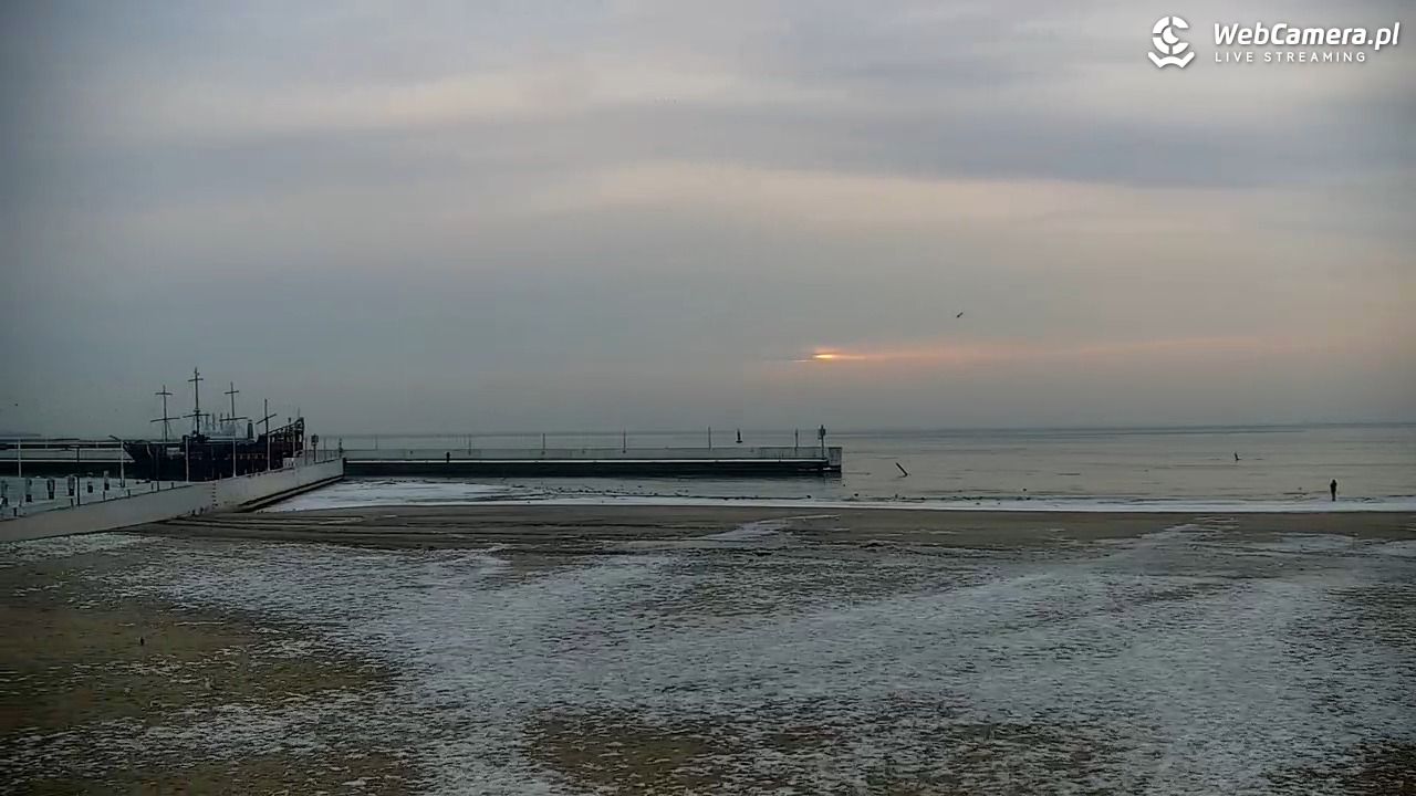 GDYNIA - widok na plażę i marinę - 27 luty 2026, 07:05