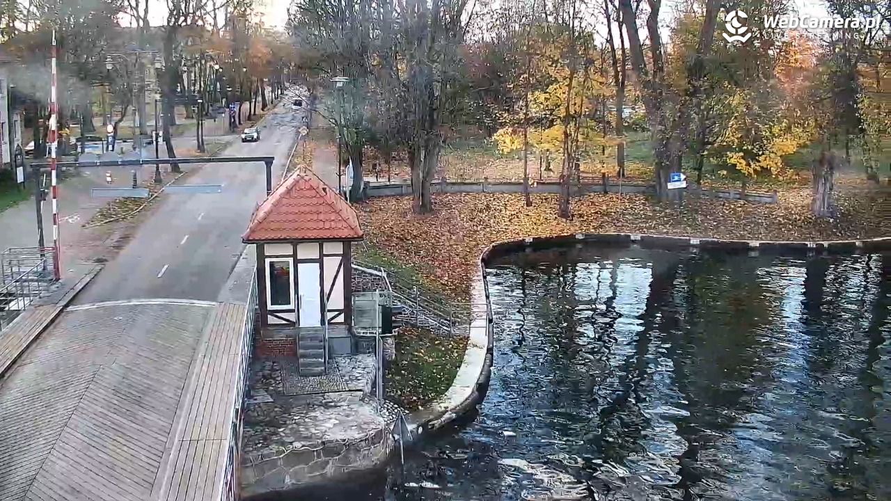 Giżycko - widok na most obrotowy - 06 listopad 2025, 14:58