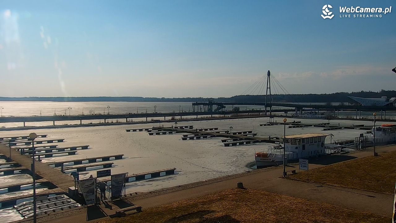 Giżycko - widok na marinę i molo - 15 marzec 2026, 13:04