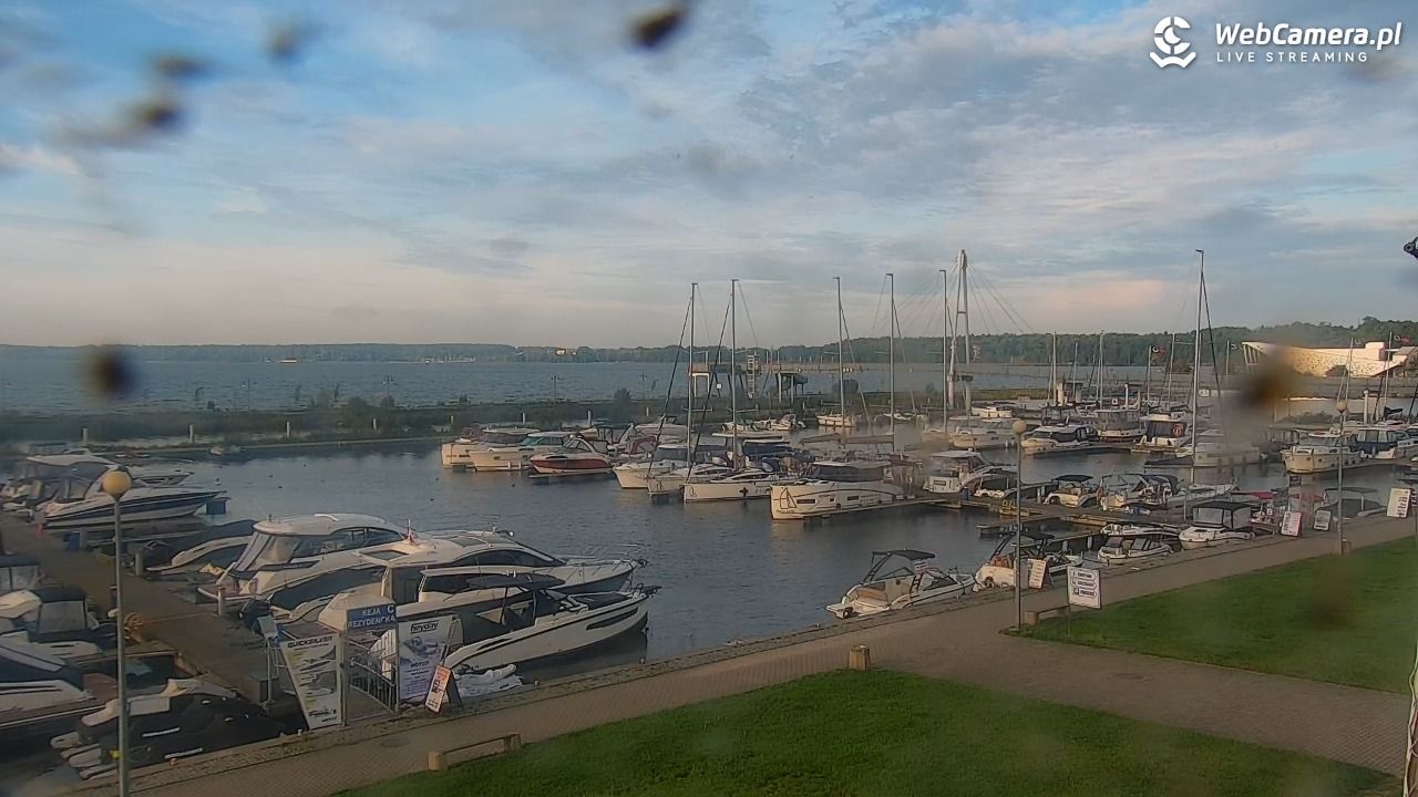 Giżycko - widok na marinę i molo - 18 wresień 2026, 07:45