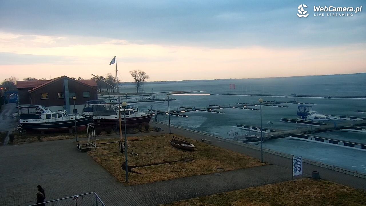 Giżycko - widok na marinę i molo - 15 marzec 2026, 17:12