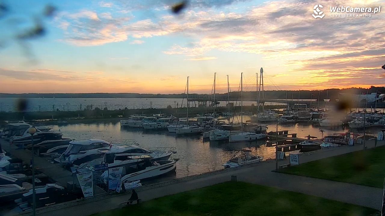 Giżycko - widok na marinę i molo - 19 wresień 2026, 18:16