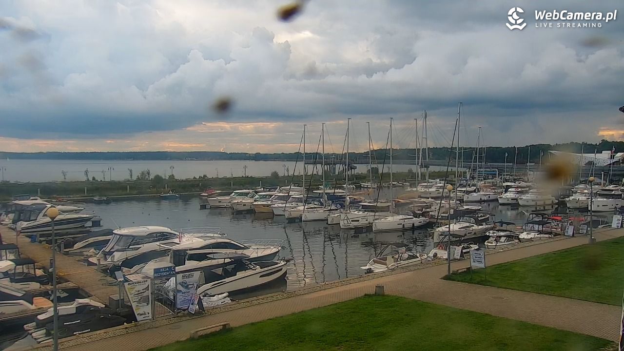 Giżycko - widok na marinę i molo - 14 wresień 2026, 16:56