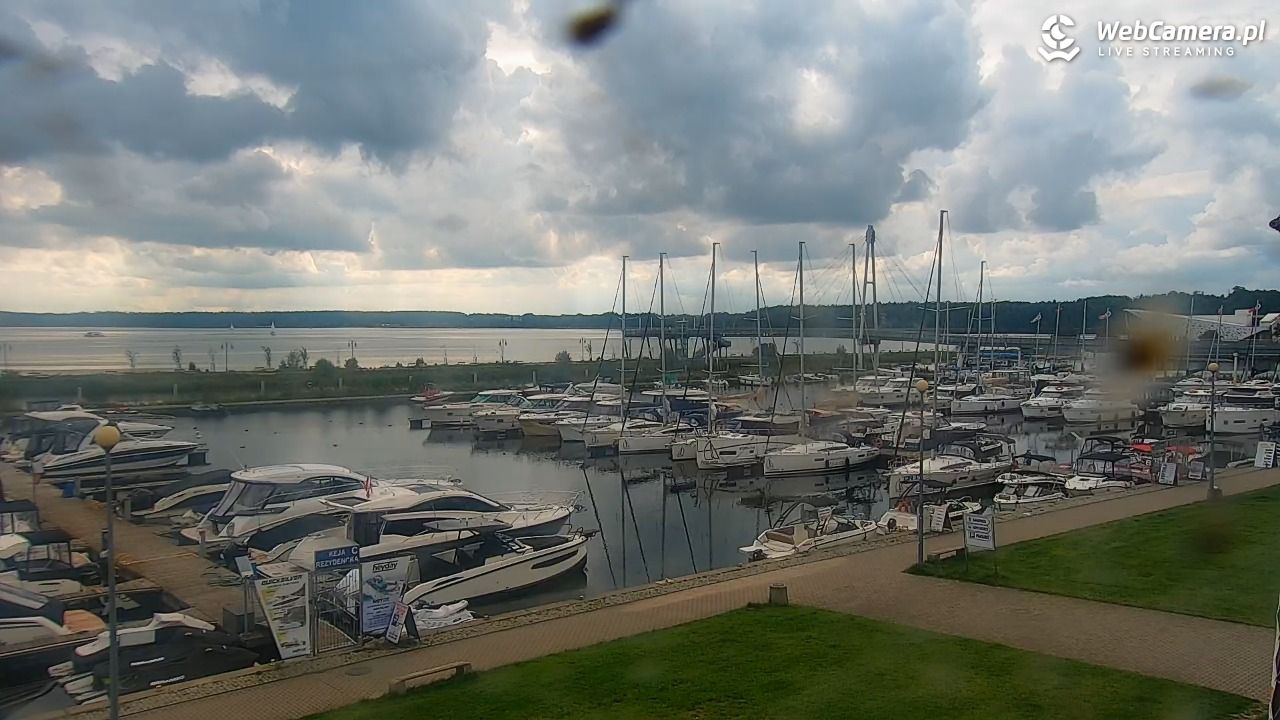 Giżycko - widok na marinę i molo - 14 wresień 2026, 15:16