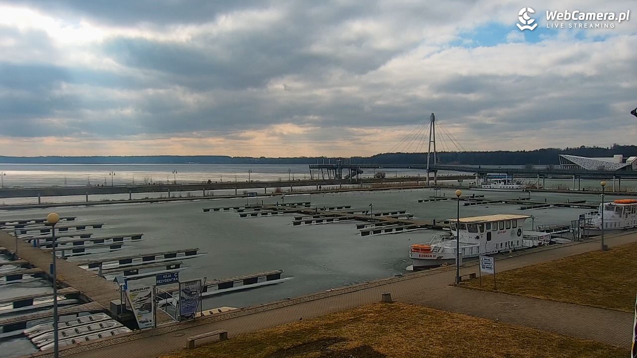 Giżycko - widok na marinę i molo - 17 marzec 2026, 12:54