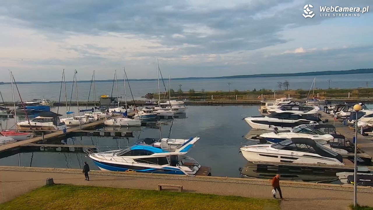 Giżycko - widok na marinę i molo - 14 maj 2025, 07:10