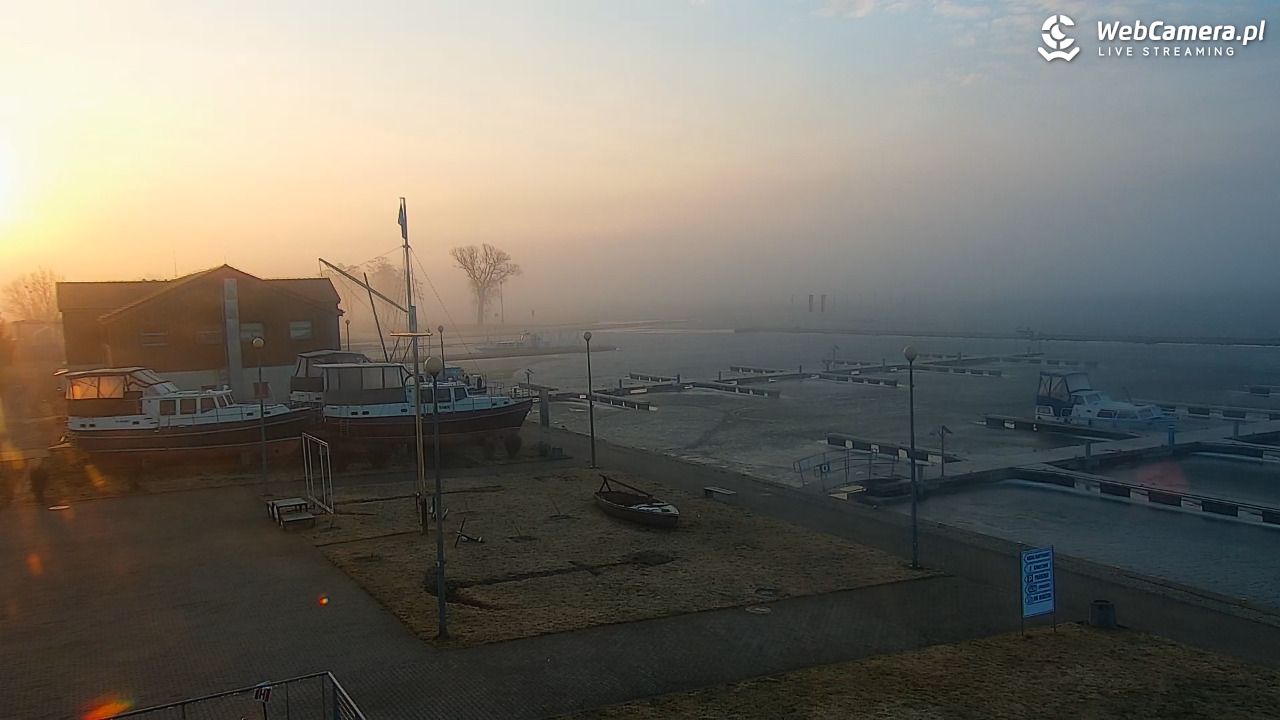Giżycko - widok na marinę i molo - 17 marzec 2026, 06:26