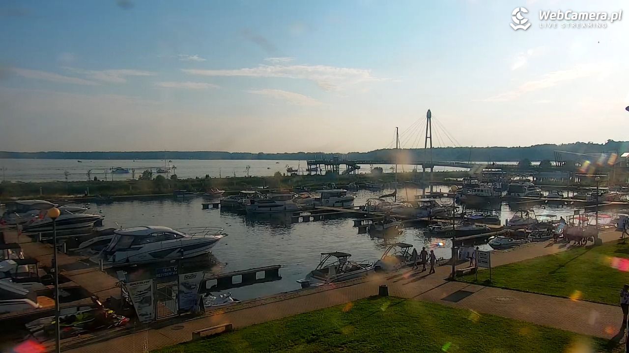 Giżycko - widok na marinę i molo - 05 sierpień 2026, 17:53