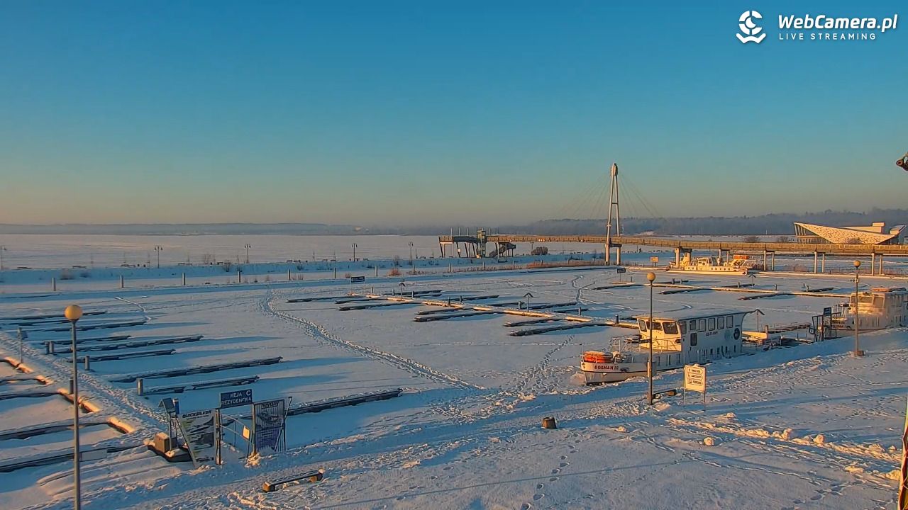 Giżycko - widok na marinę i molo - 01 luty 2026, 07:56