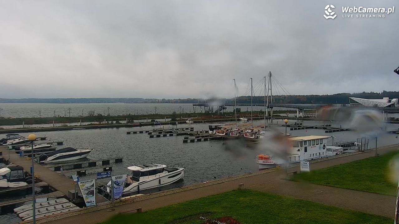Giżycko - widok na marinę i molo - 26 październik 2025, 07:27