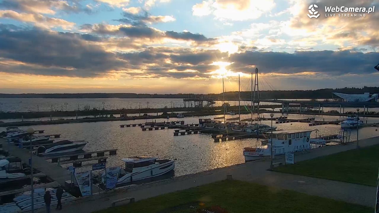 Giżycko - widok na marinę i molo - 26 październik 2025, 15:31