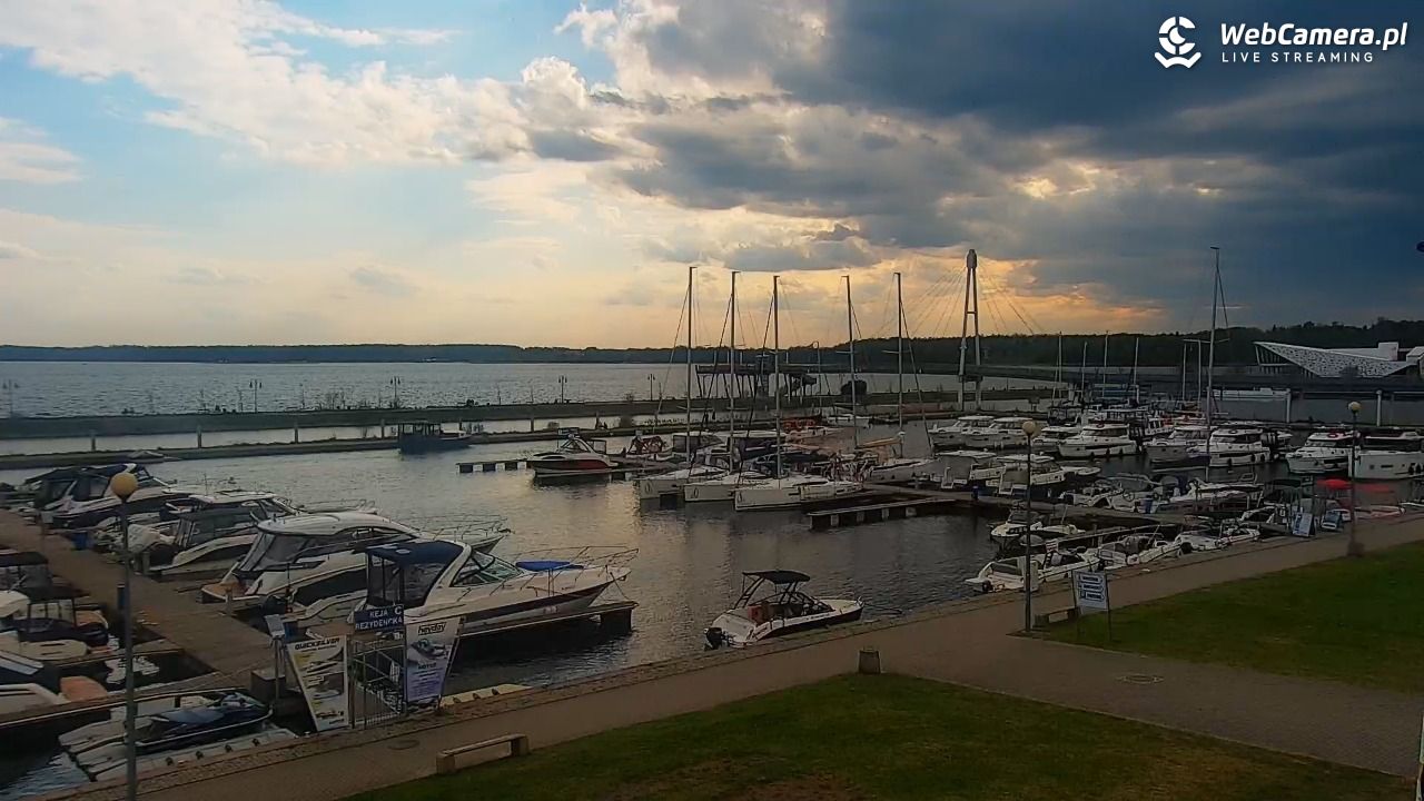 Giżycko - widok na marinę i molo - 04 maj 2026, 17:11