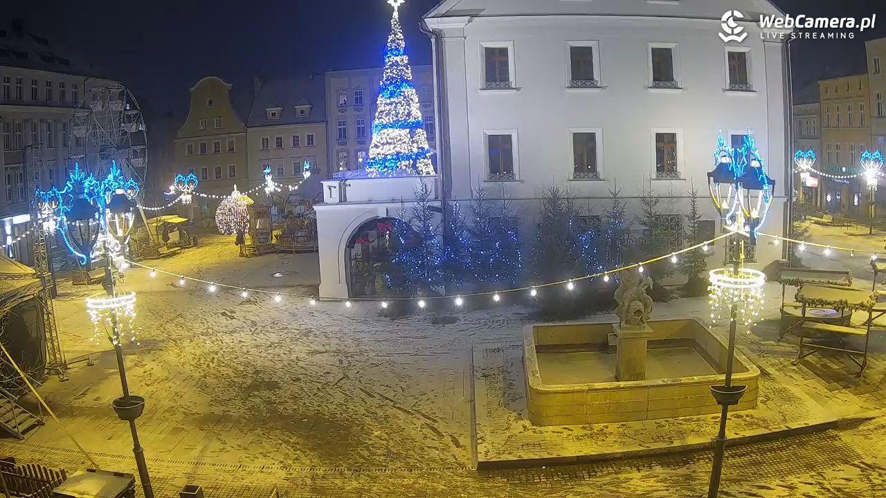 GLIWICE - widok na Rynek - 27 grudzień 2025, 22:56