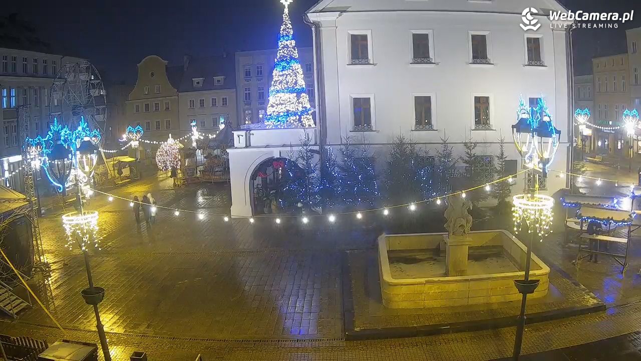 GLIWICE - widok na Rynek - 27 grudzień 2025, 20:48