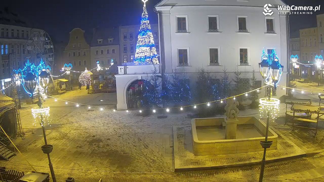 GLIWICE - widok na Rynek - 27 grudzień 2025, 22:12