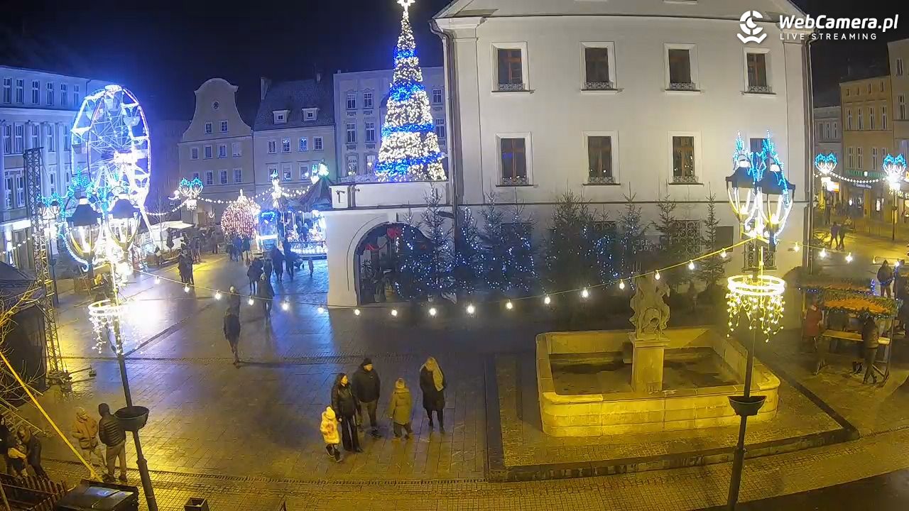 GLIWICE - widok na Rynek - 28 grudzień 2025, 18:39