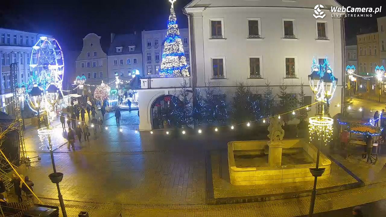 GLIWICE - widok na Rynek - 28 grudzień 2025, 18:38