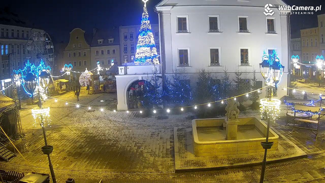 GLIWICE - widok na Rynek - 27 grudzień 2025, 21:18