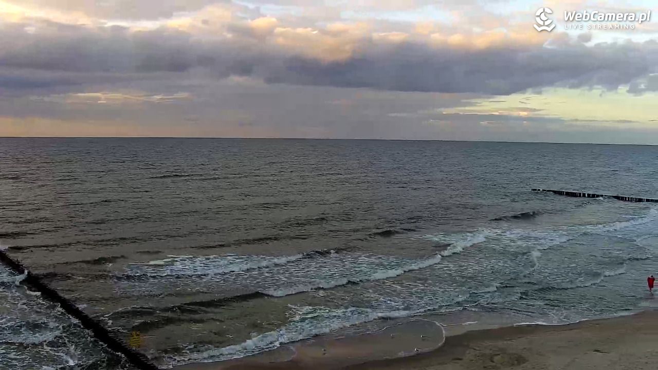 TRZĘSACZ - widok na plażę - 18 wresień 2026, 18:24