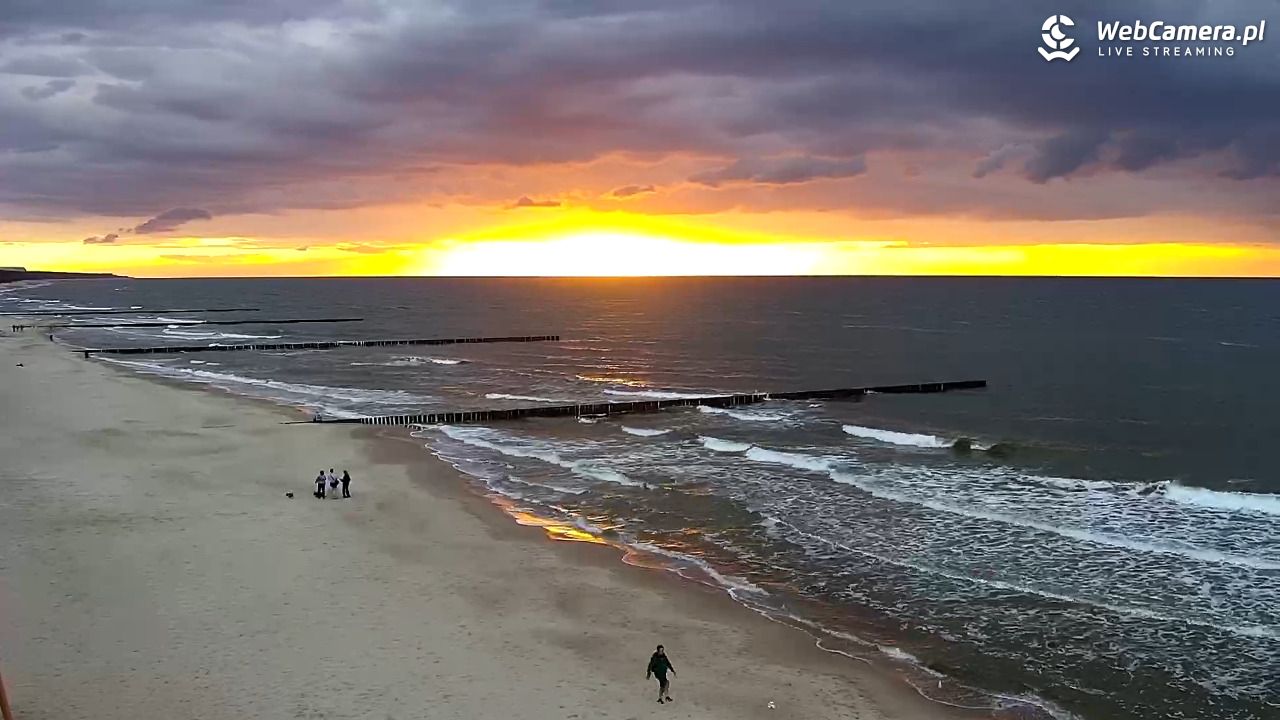 TRZĘSACZ - widok na plażę - 18 wresień 2026, 18:53