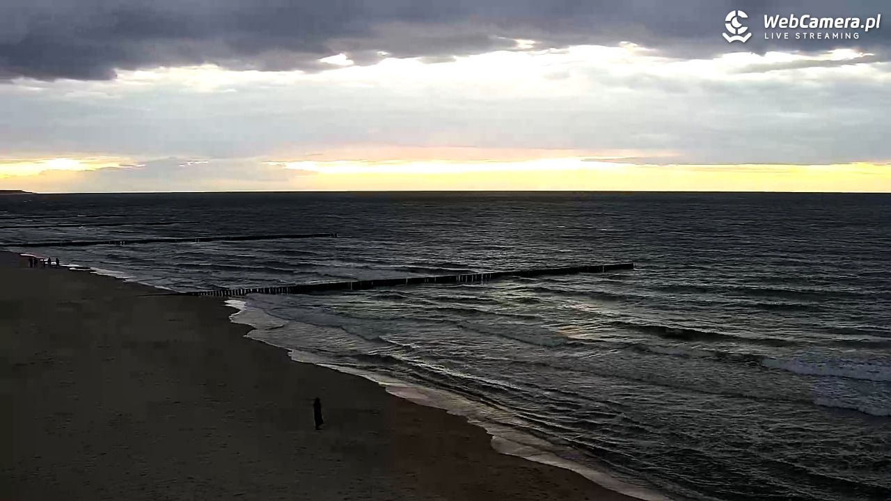 TRZĘSACZ - widok na plażę - 18 wresień 2026, 19:15