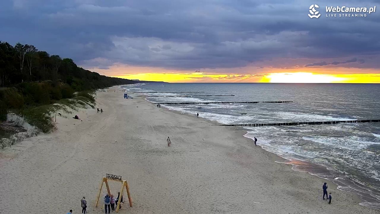 TRZĘSACZ - widok na plażę - 18 wresień 2026, 18:45
