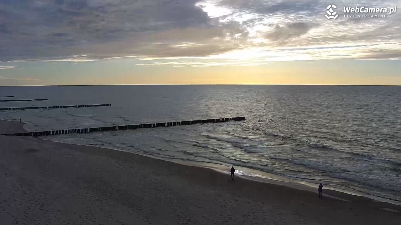 TRZĘSACZ - widok na plażę - 07 maj 2026, 19:32
