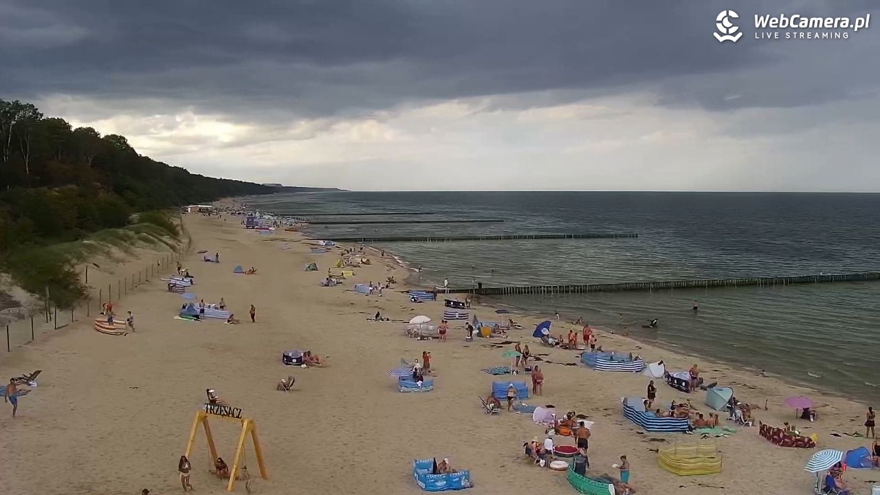 TRZĘSACZ - widok na plażę - 06 sierpień 2026, 12:56