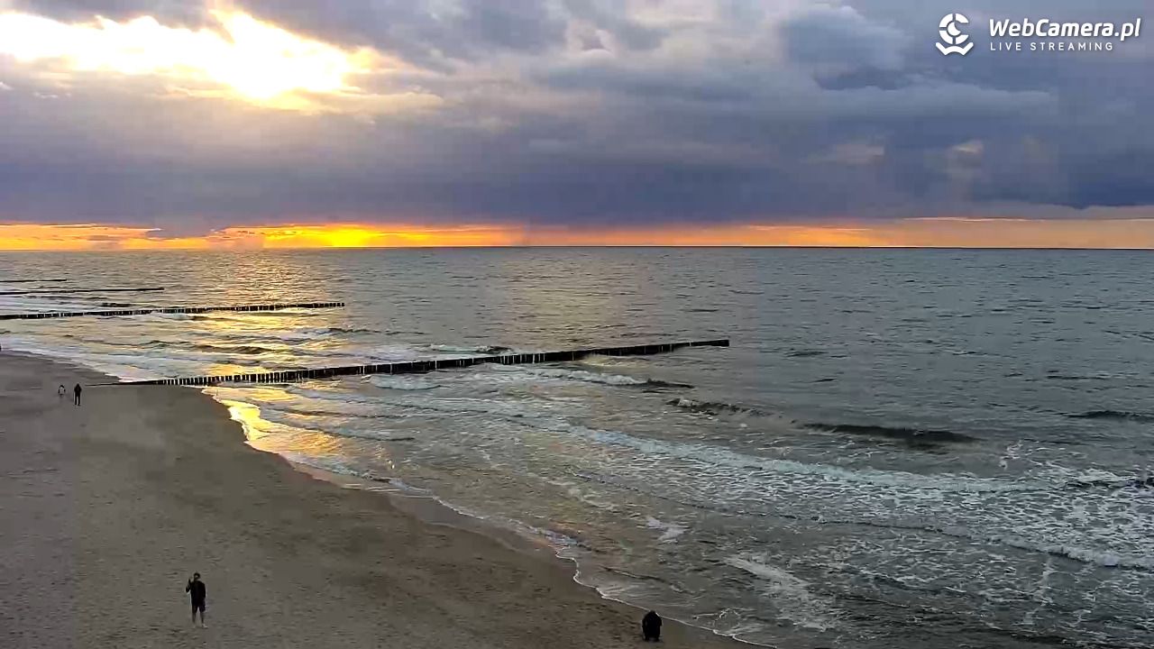 TRZĘSACZ - widok na plażę - 18 wresień 2026, 18:29